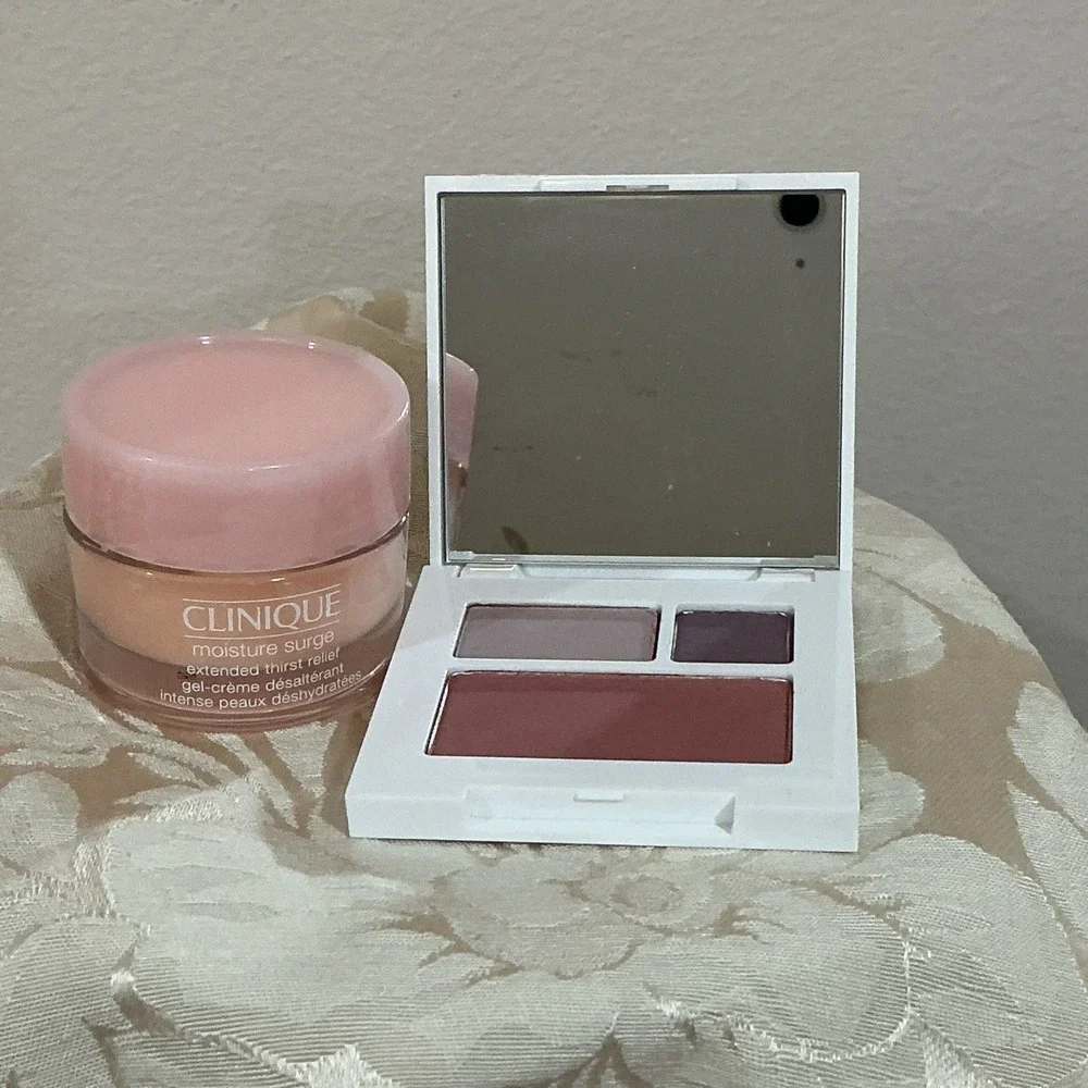 Clinique Eyeshadow Blush Palette & Moisture Surge Gel Smoldering Mauve Plum 21